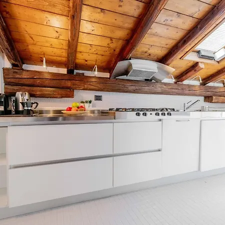 Realkasa Attico Indipendenza アパート ボローニャ