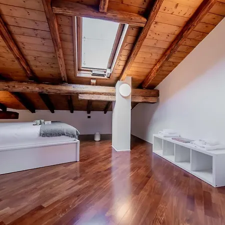 Realkasa Attico Indipendenza Lejlighed *