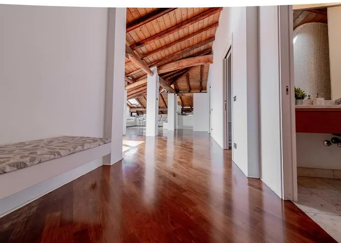 Lägenhet Realkasa Attico Indipendenza Bologna