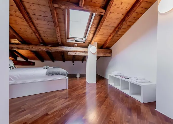 Realkasa Attico Indipendenza Lägenhet *